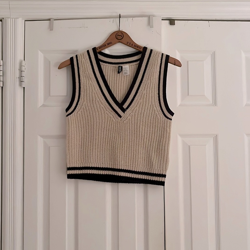 Sweater vest